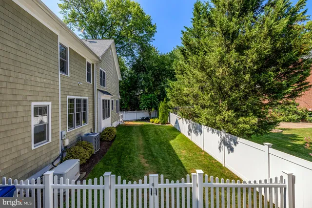 $1,600,000 | 1519 Pathfinder Lane, McLean, VA 22101