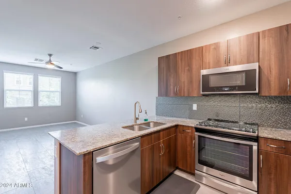 $1,900 | 2334 East Huntington Drive, Phoenix, AZ 85040