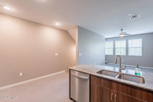 $1,900 | 2334 East Huntington Drive, Phoenix, AZ 85040