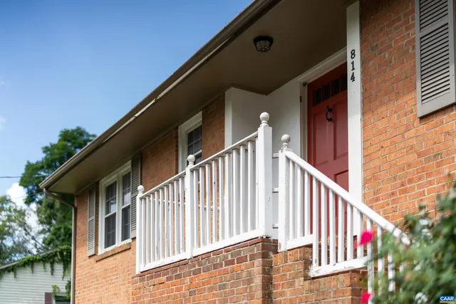 $324,000 | 814 North Coalter Street, Staunton, VA 24401