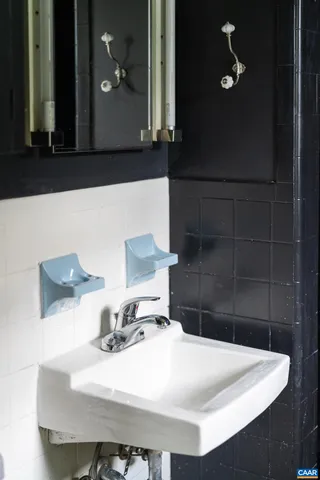 $324,000 | 814 North Coalter Street, Staunton, VA 24401