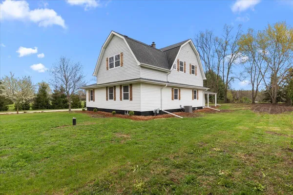 $524,900 | 2185 East Newark Drive, Trenton, WI 53090
