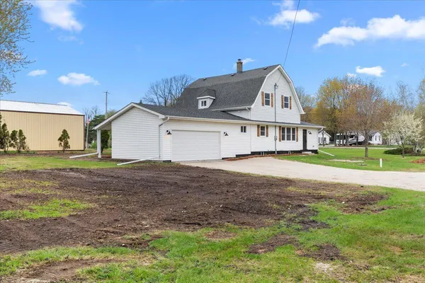 $524,900 | 2185 East Newark Drive, Trenton, WI 53090
