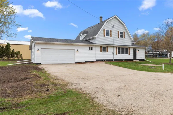 $524,900 | 2185 East Newark Drive, Trenton, WI 53090