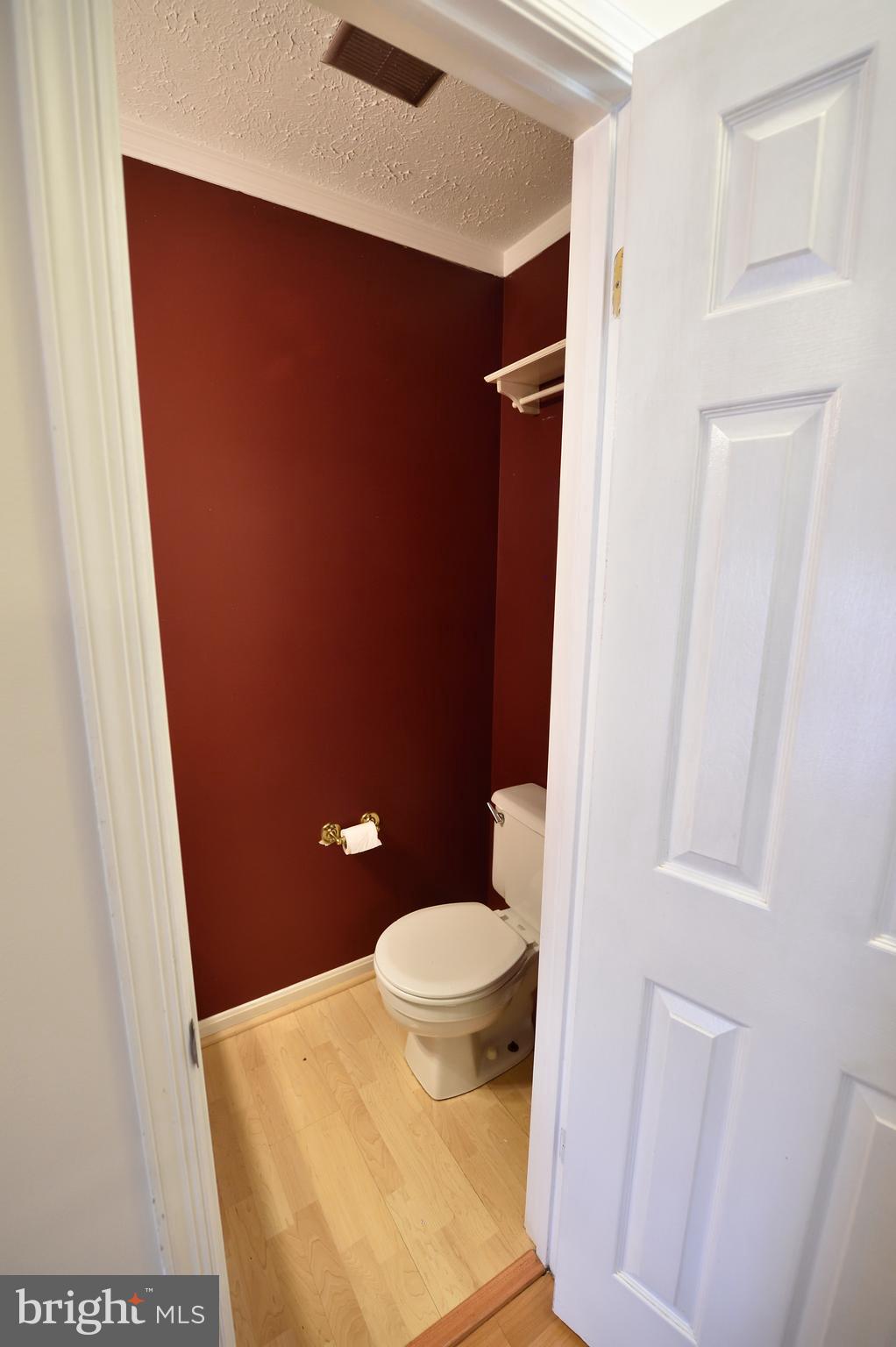 19 Powder View Court Baltimore, MD 21236 - Photo 20 of 35 Main Floor Powder Room