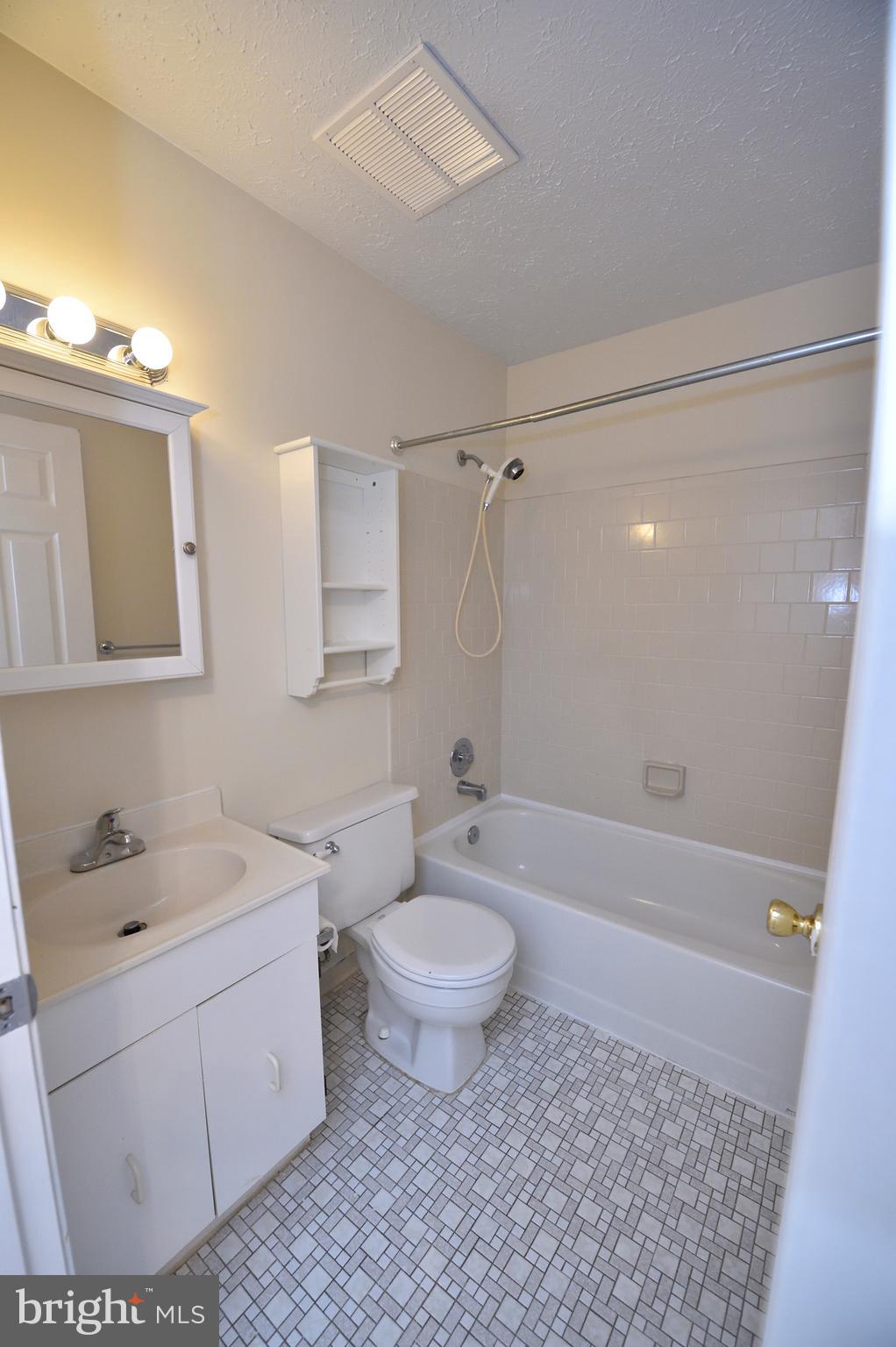 19 Powder View Court Baltimore, MD 21236 - Photo 25 of 35 Hall Bath