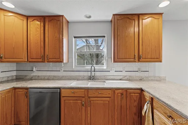 $435,000 | 121 Somerset Drive, Glen Carbon, IL 62034