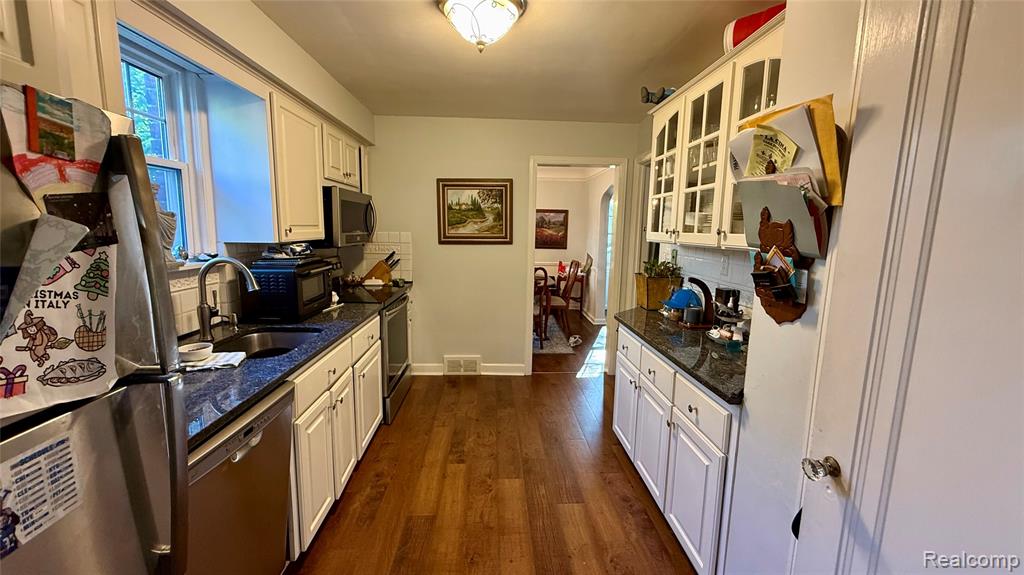 889 Rivard Boulevard Grosse Pointe, MI 48230 - Photo 5 of 18