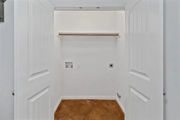 $1,305 | 804 East 5th Street, Bonham, TX 75418