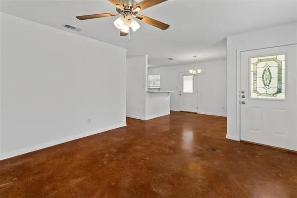 $1,305 | 804 East 5th Street, Bonham, TX 75418