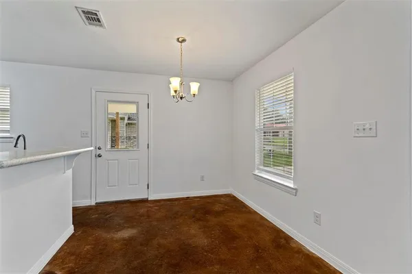 $1,305 | 804 East 5th Street, Bonham, TX 75418