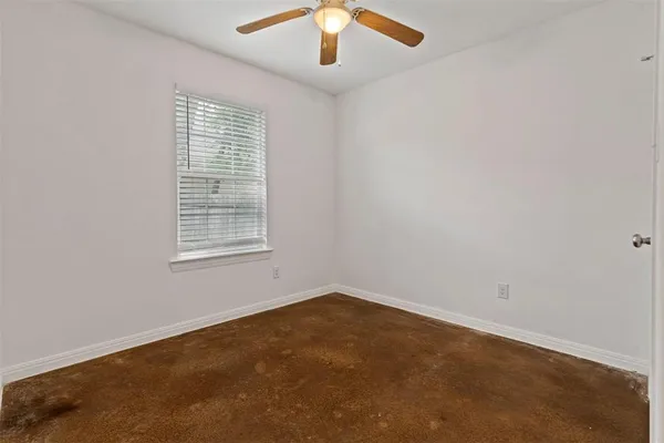 $1,305 | 804 East 5th Street, Bonham, TX 75418