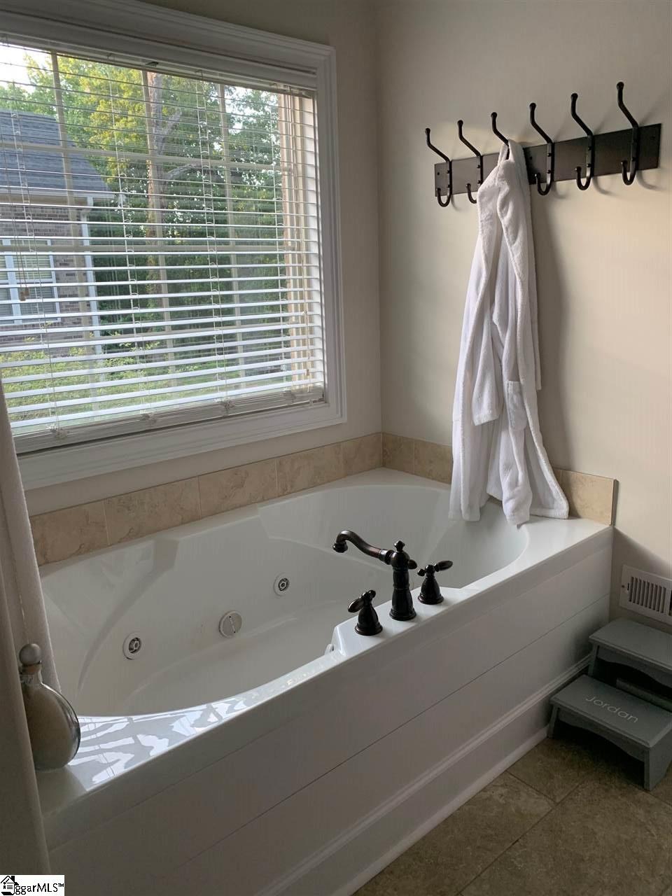 614 New Tarleton Way Greer, SC 29650 - Photo 11 of 24 Gallery Image 11