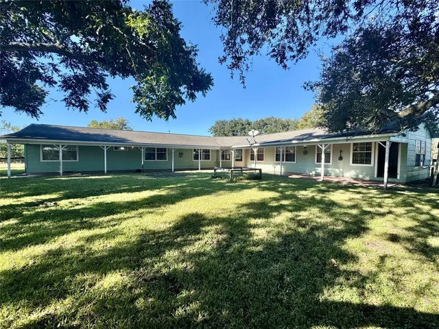a view of a house with a backyard