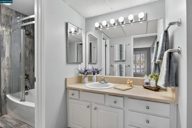 $299,000 | 440 North Civic Drive, Unit 409, Walnut Creek, CA 94596