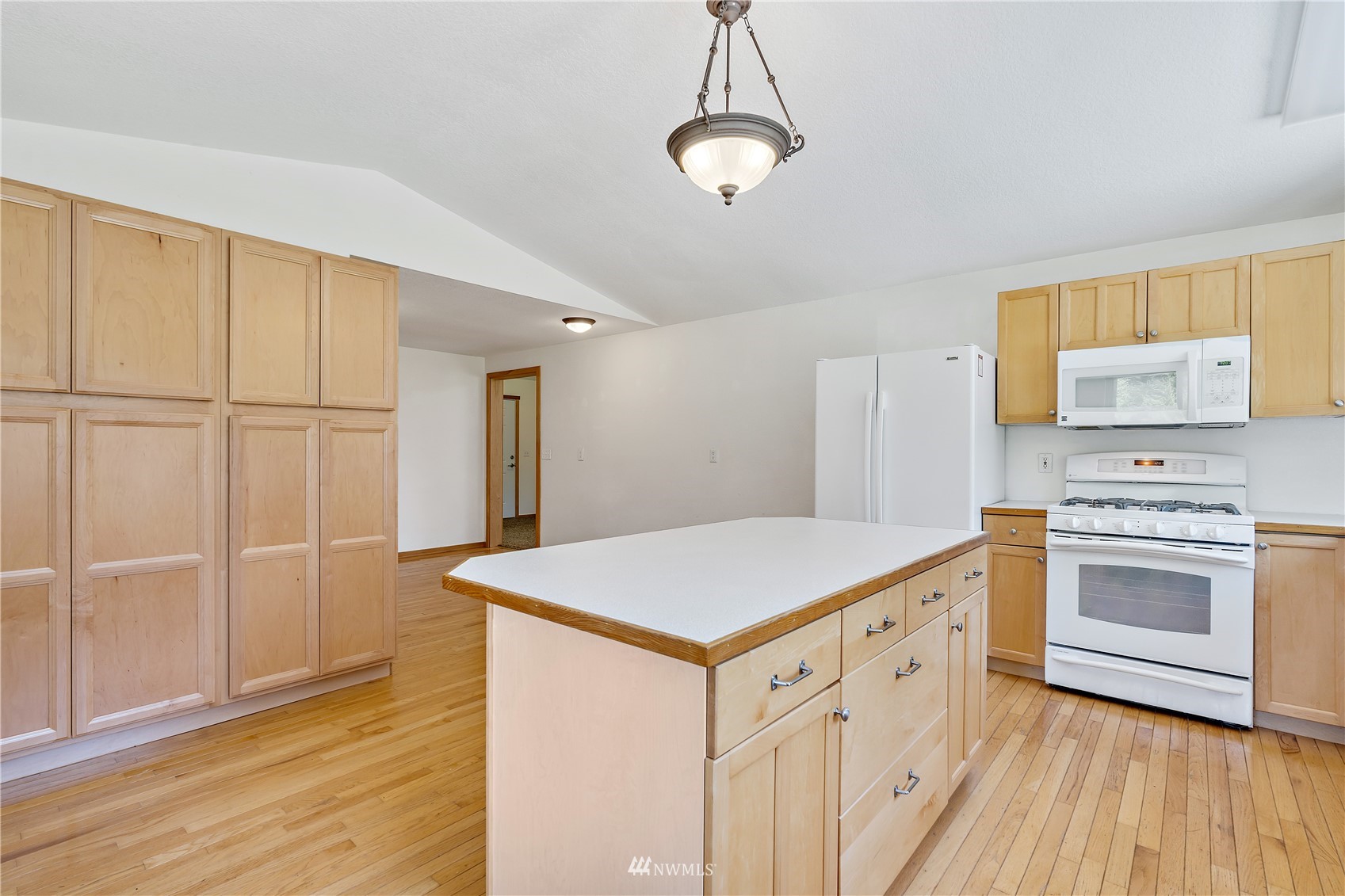 13808 Military Road Southeast Rainier, WA 98576 - Photo 9 of 30 Gallery Image 9
