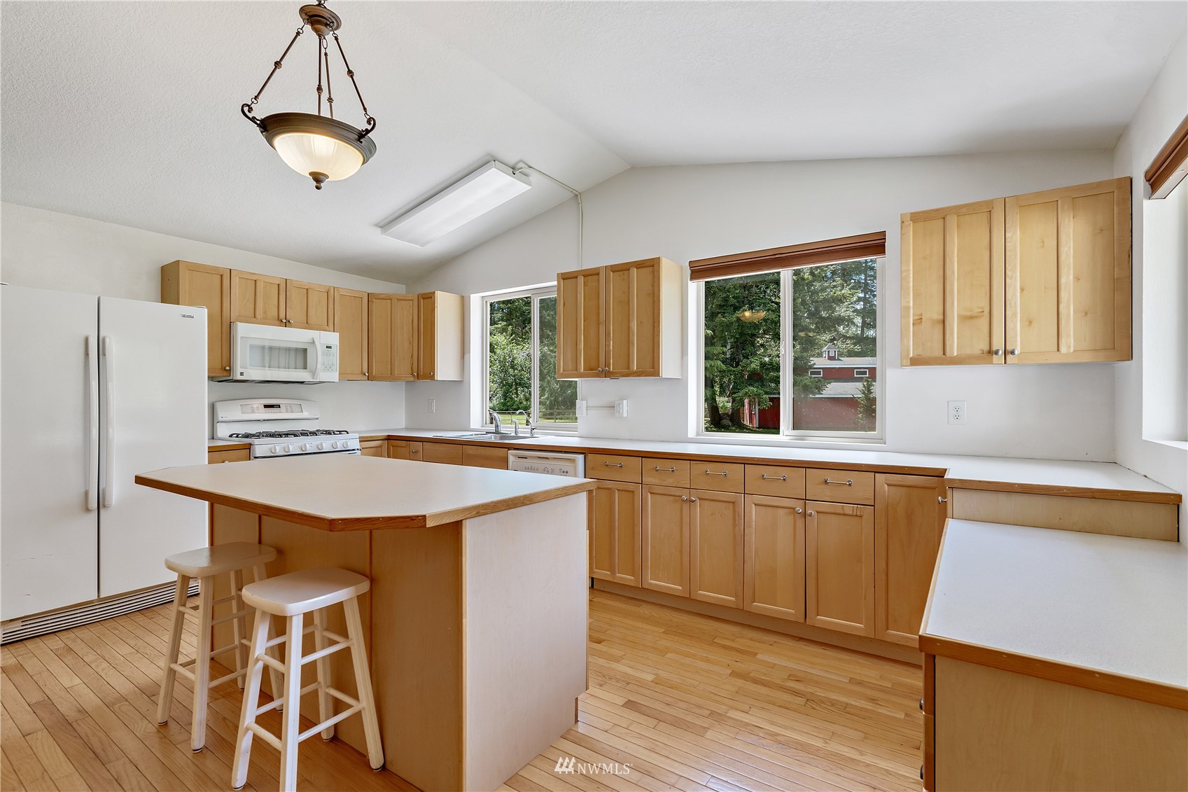 13808 Military Road Southeast Rainier, WA 98576 - Photo 10 of 30 Gallery Image 10