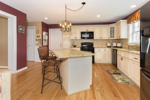 12 Roundy Road Lynnfield, MA 01940 - Photo 12 of 27 Gallery Image 12