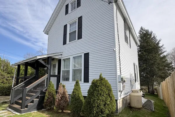 $2,100 | 122 Oak Street, Rutland, VT 05701