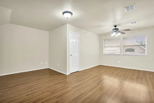 $2,550 | 1695 Cresthill Drive, Rockwall, TX 75087