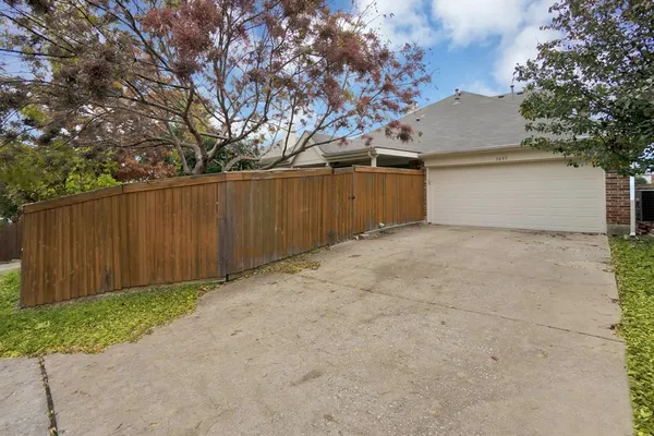 $2,550 | 1695 Cresthill Drive, Rockwall, TX 75087