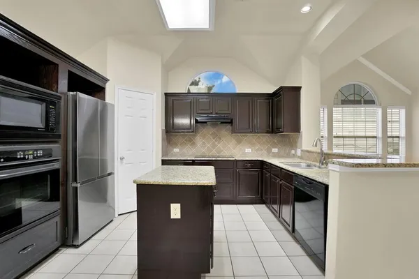 $2,550 | 1695 Cresthill Drive, Rockwall, TX 75087