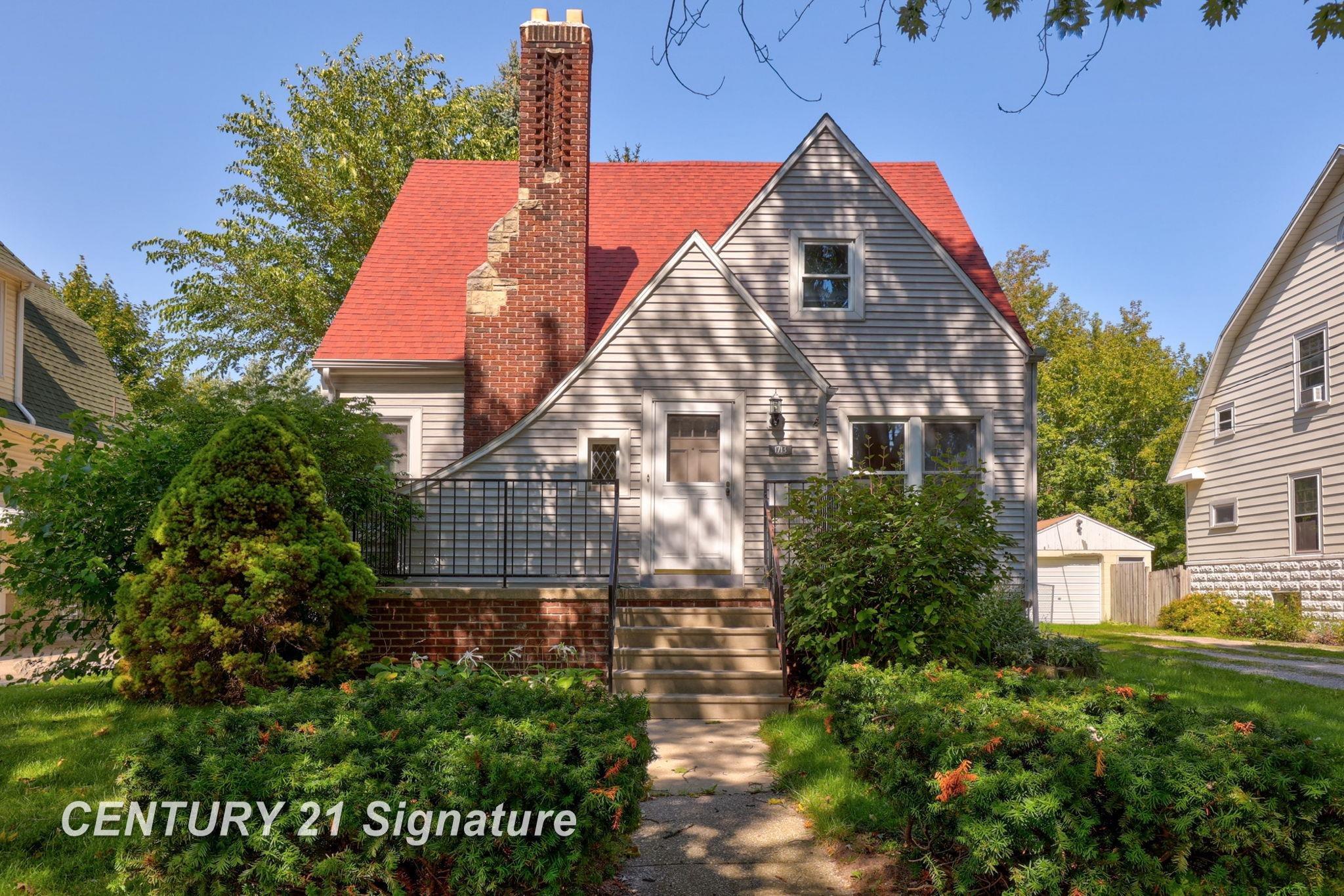 1713 9th Street Bay City, MI 48708 - Photo 2 of 45 50188261-76d735b5-ec2a-4ea9-888e-38aa959dc5c6.JPG