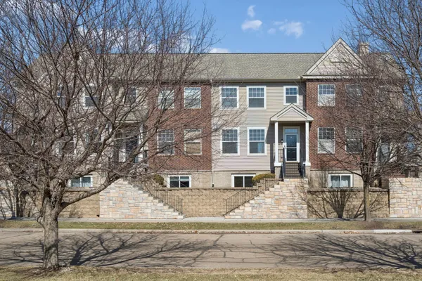 $279,900 | 2062 Wellens Street, Unit 84, Chaska, MN 55318