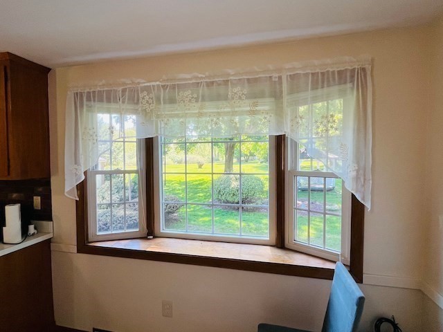 27 Westboro Road Marlborough, MA 01752 - Photo 4 of 20