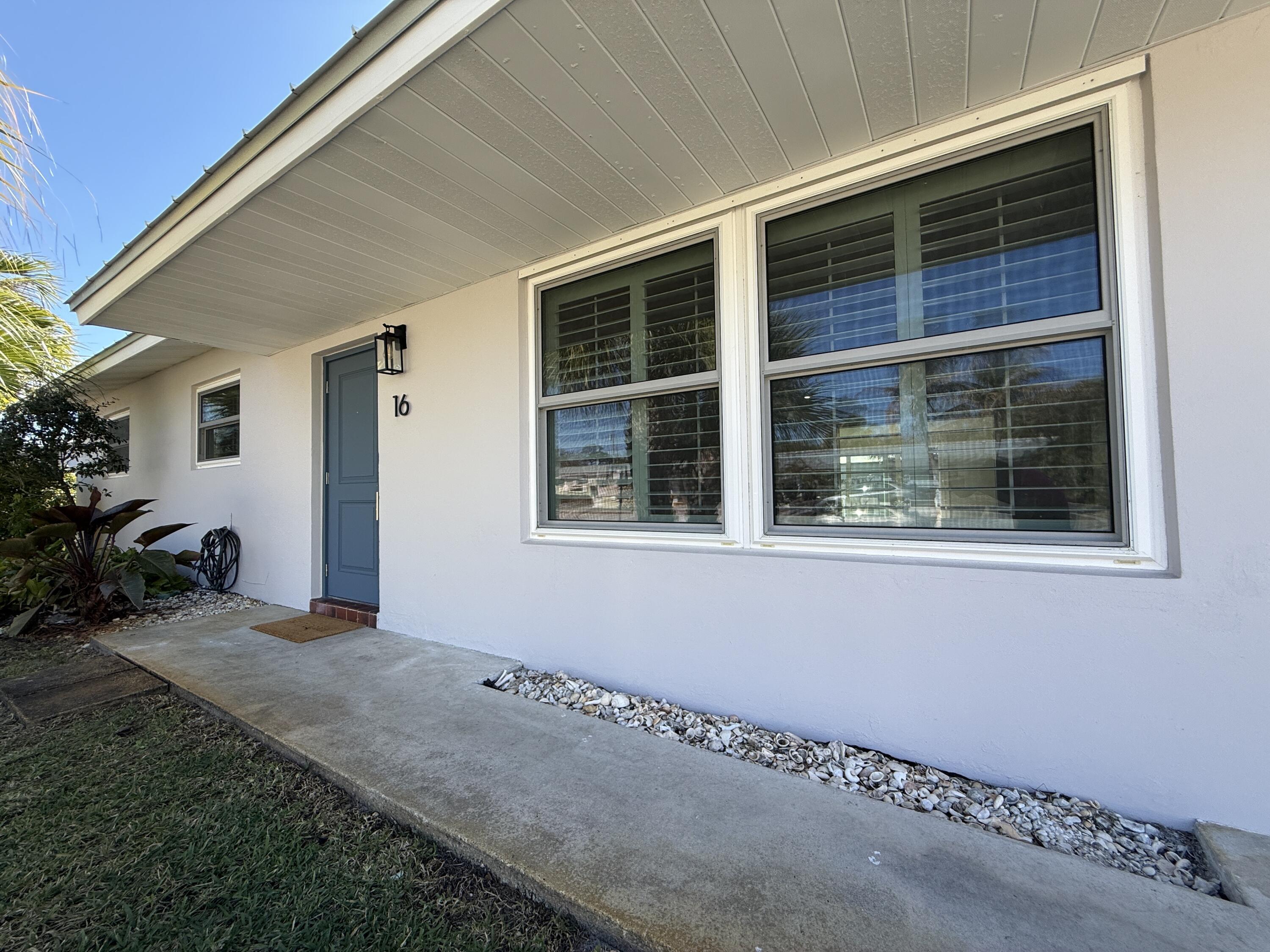 16 Ridgewood Circle Tequesta, FL 33469 - Photo 3 of 25 Front walkway