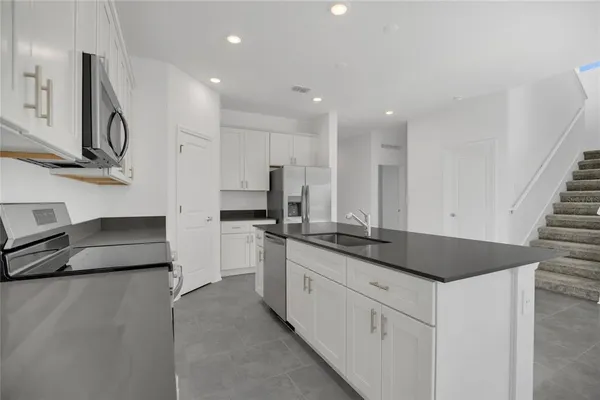 $2,700 | 2048 Shaggy Fisher Drive, Apopka, FL 32712