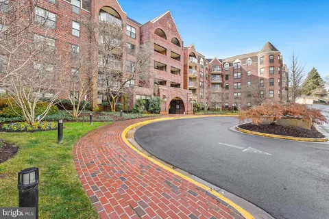 $2,900 | 2100 Langston Boulevard, Unit 218, Arlington, VA 22201