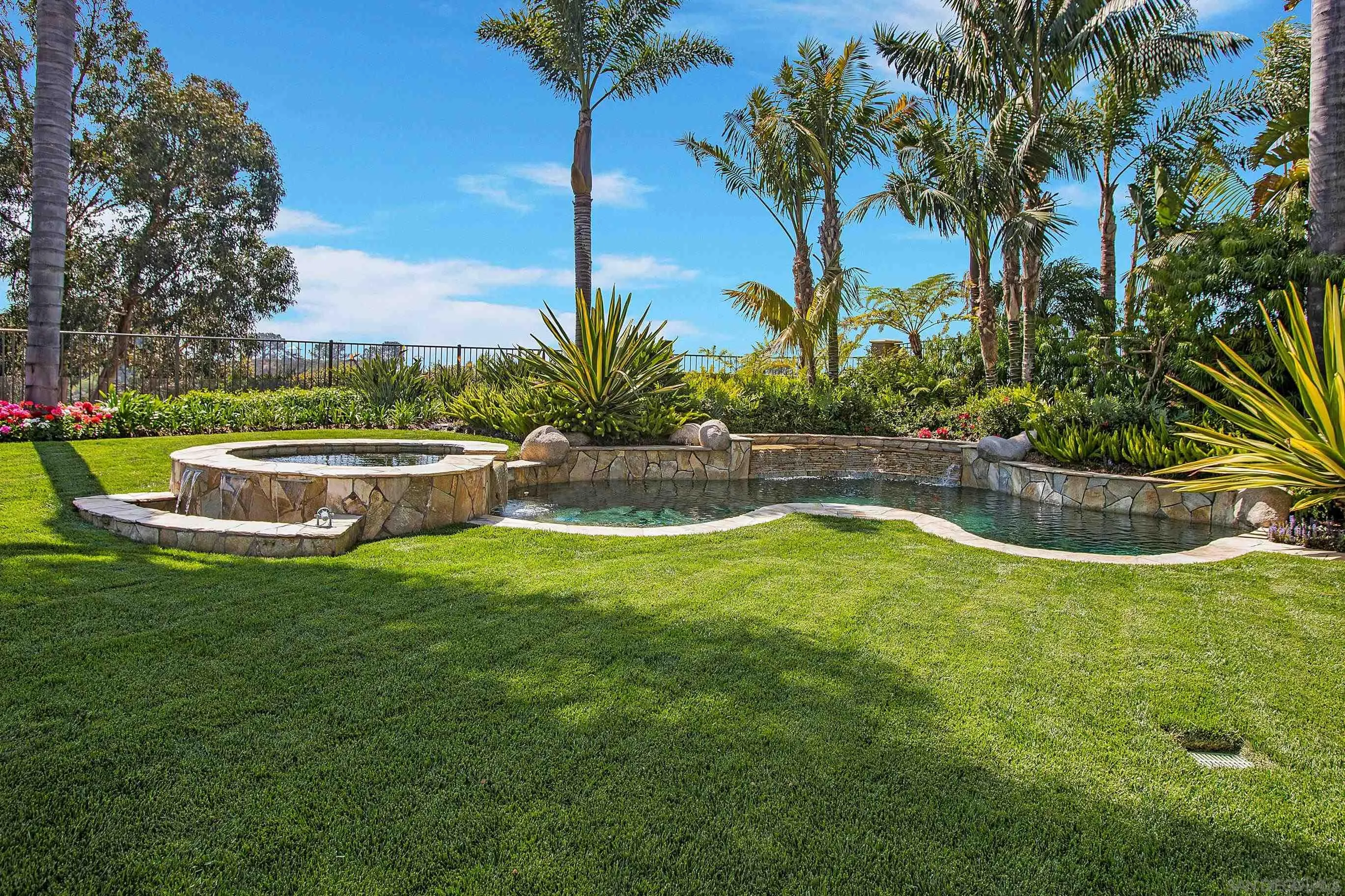 562 Shasta Drive Encinitas, CA 92024 - Photo 6 of 59 a swimming pool with outdoor seating and yard