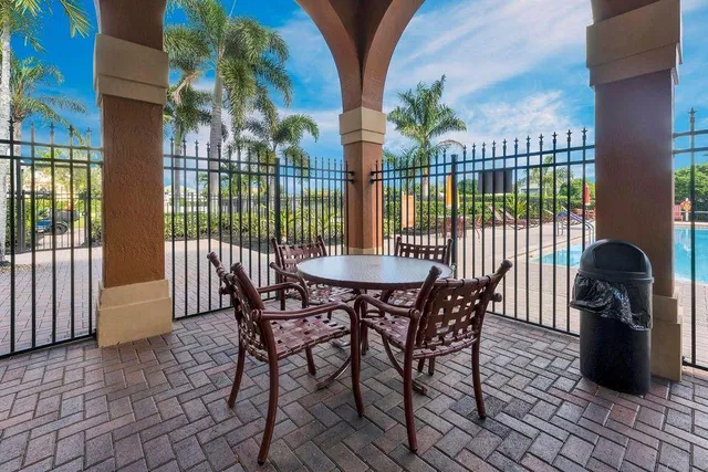 $879,999 | 112 Ibisca Terrace, Royal Palm Beach, FL 33411