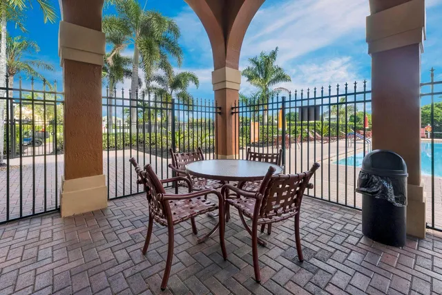 $879,999 | 112 Ibisca Terrace, Royal Palm Beach, FL 33411