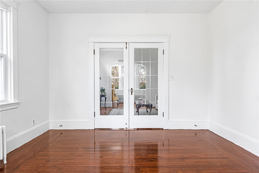 38 Trinity Parkway Providence, RI 02908 - Photo 11 of 37