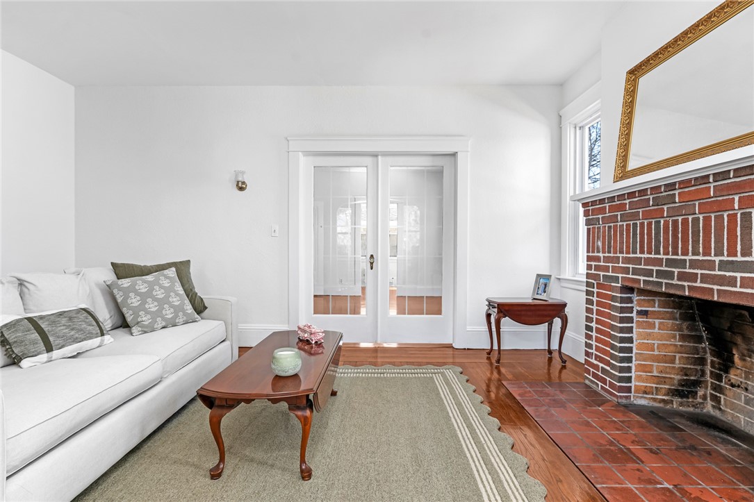 38 Trinity Parkway Providence, RI 02908 - Photo 13 of 37