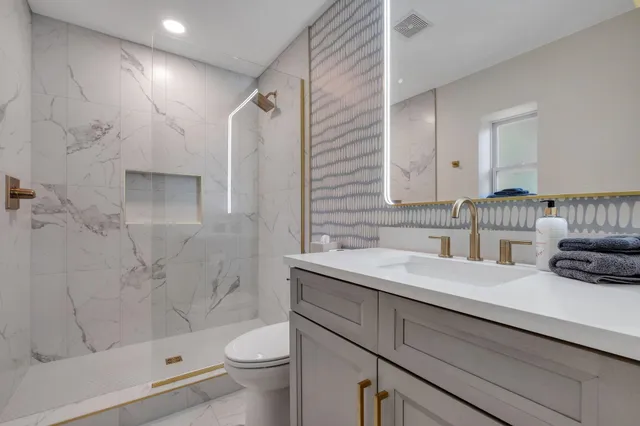 $1,000 | 2412 Surrey Street, Tallahassee, FL 32304