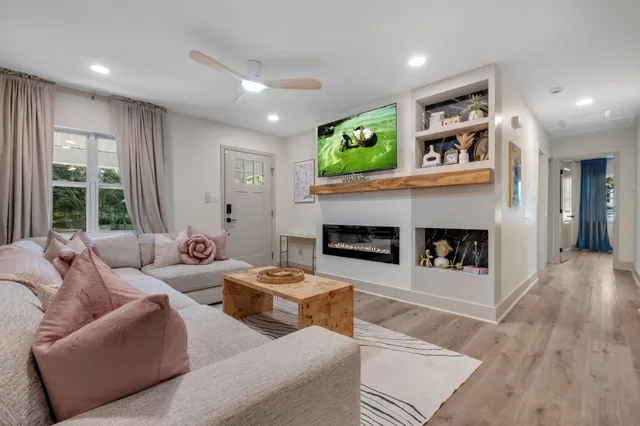 $1,000 | 2412 Surrey Street, Tallahassee, FL 32304