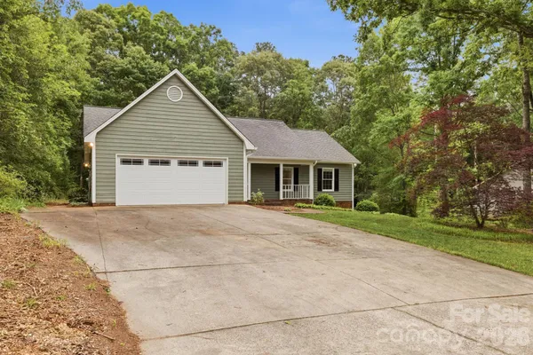 $369,000 | 4804 Elmhurst Drive Northeast, Hickory, NC 28601