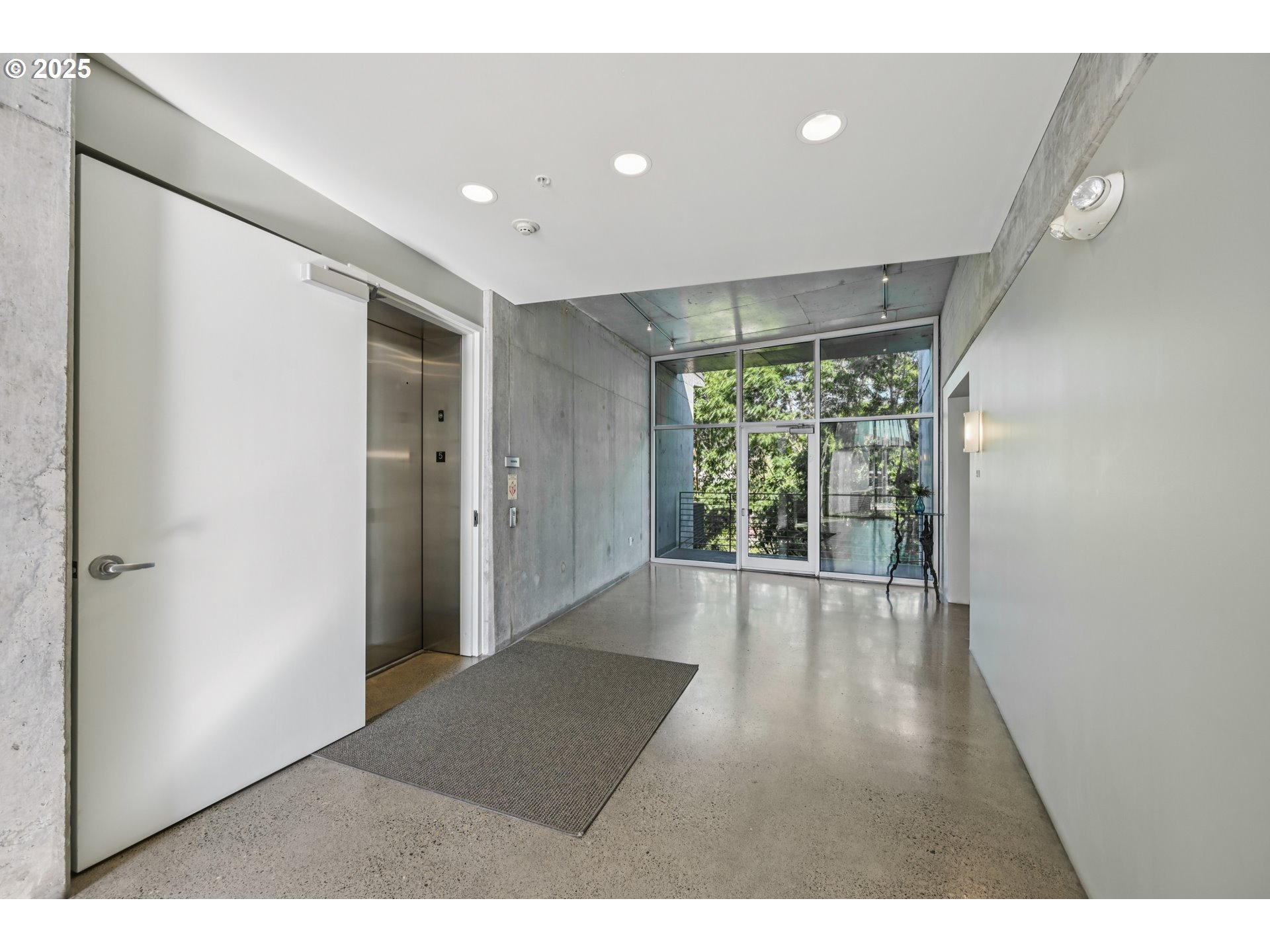 1234 Southwest 18th Avenue, Unit 501 Portland, OR 97205 - Photo 4 of 32