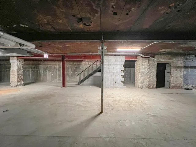 $2,995,000 | 6 South Clark Street, Chicago, IL 60603