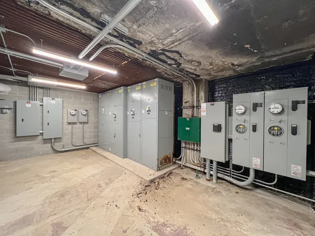 $2,995,000 | 6 South Clark Street, Chicago, IL 60603