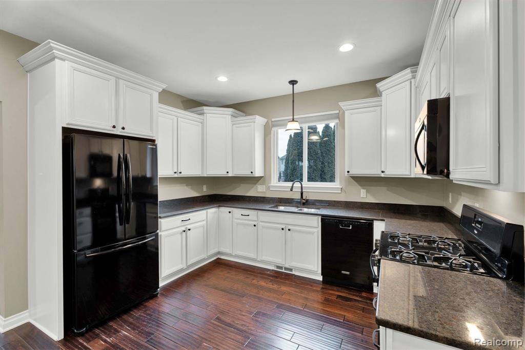 6736 Baker Utica, MI 48317 - Photo 17 of 53