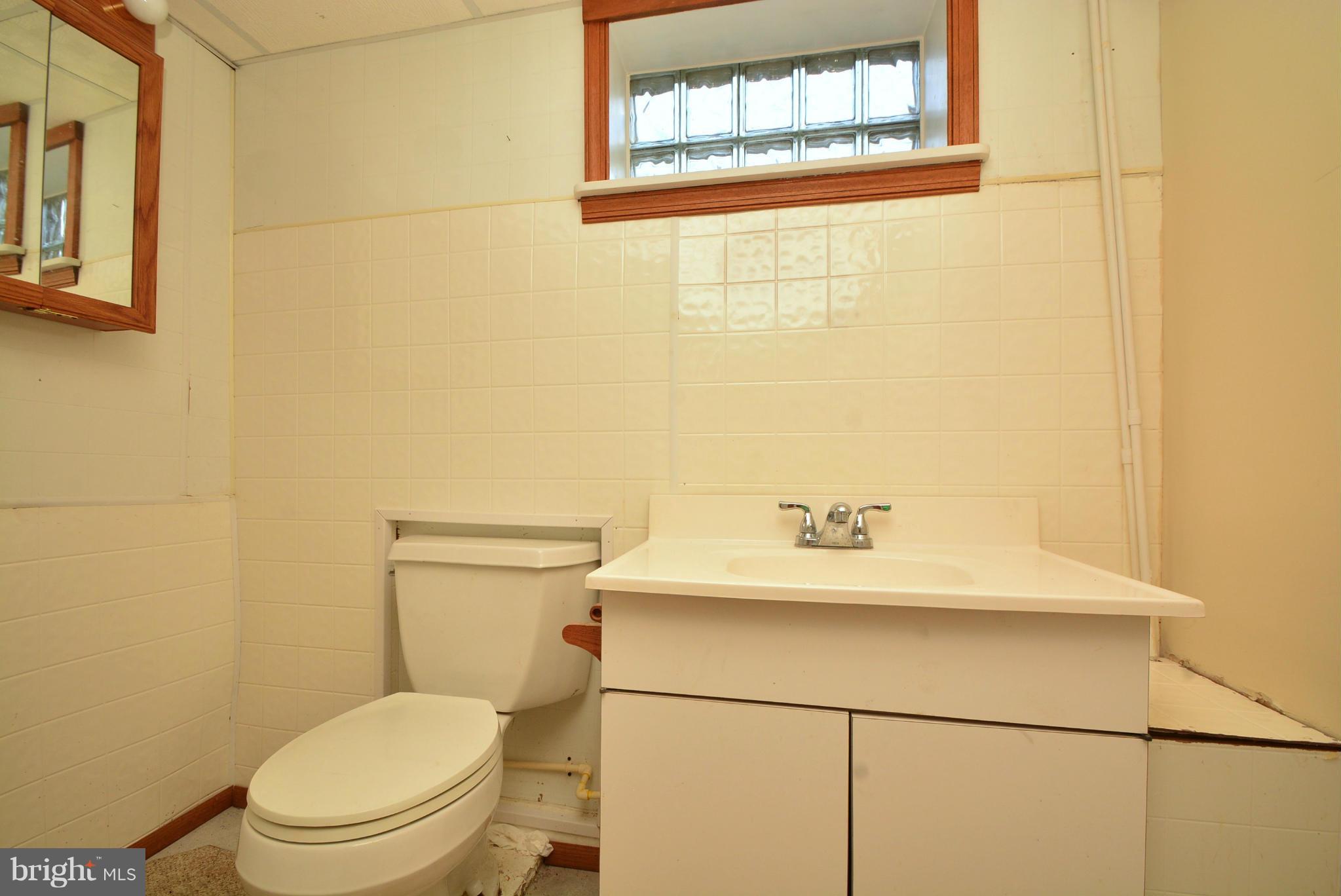 8761 Old Harford Road Baltimore, MD 21234 - Photo 28 of 30 Bath