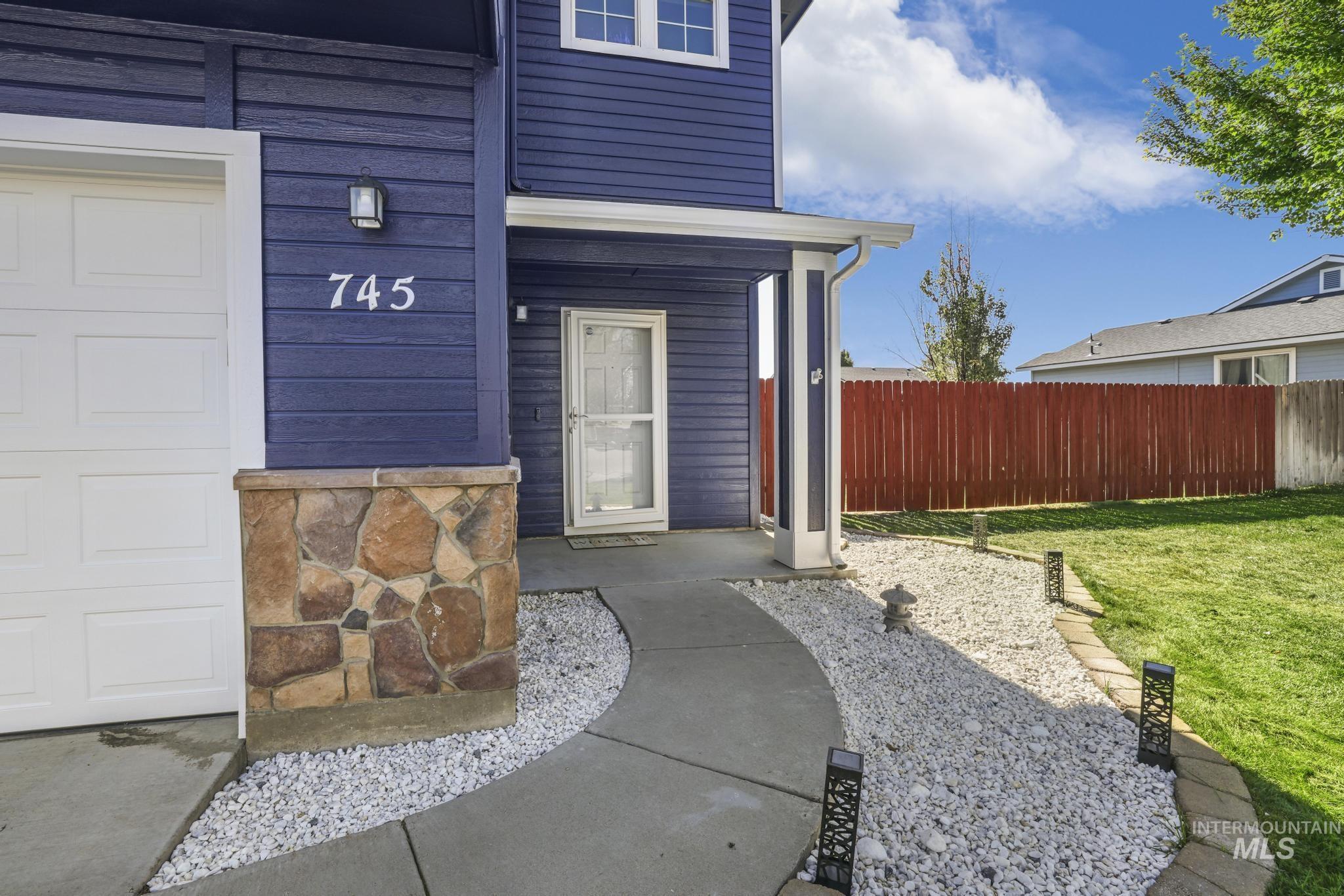 745 Southwest Lago Street Mountain Home, ID 83647 - Photo 3 of 32