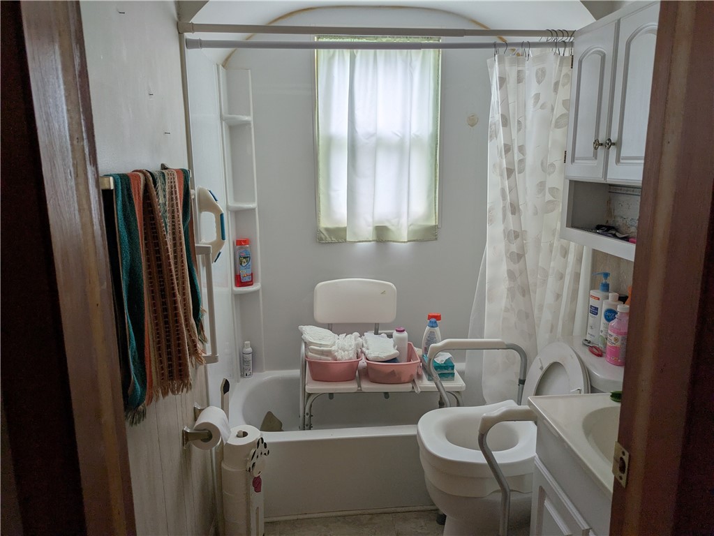 409 East Adams Street Paris, IL 61944 - Photo 2 of 13
