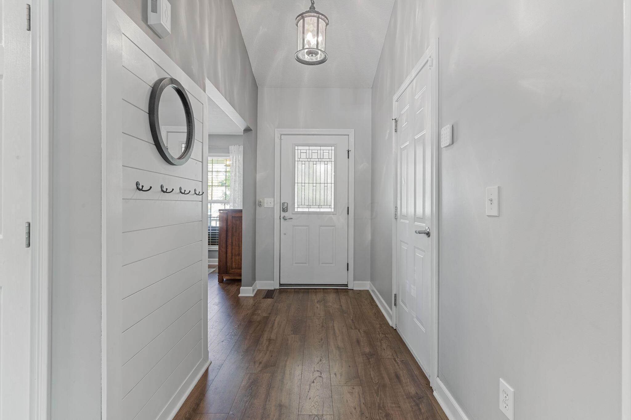 612 Acme Road Delaware, OH 43015 - Photo 4 of 40 Beautiful entry way/foyer