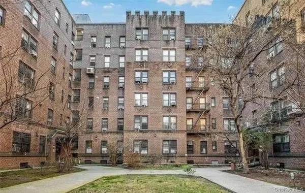 $1,368,000 | 42-20 Kissena Boulevard, Unit E18 | Flushing