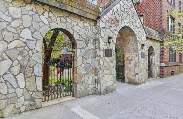 $1,368,000 | 42-20 Kissena Boulevard, Unit E18 | Flushing